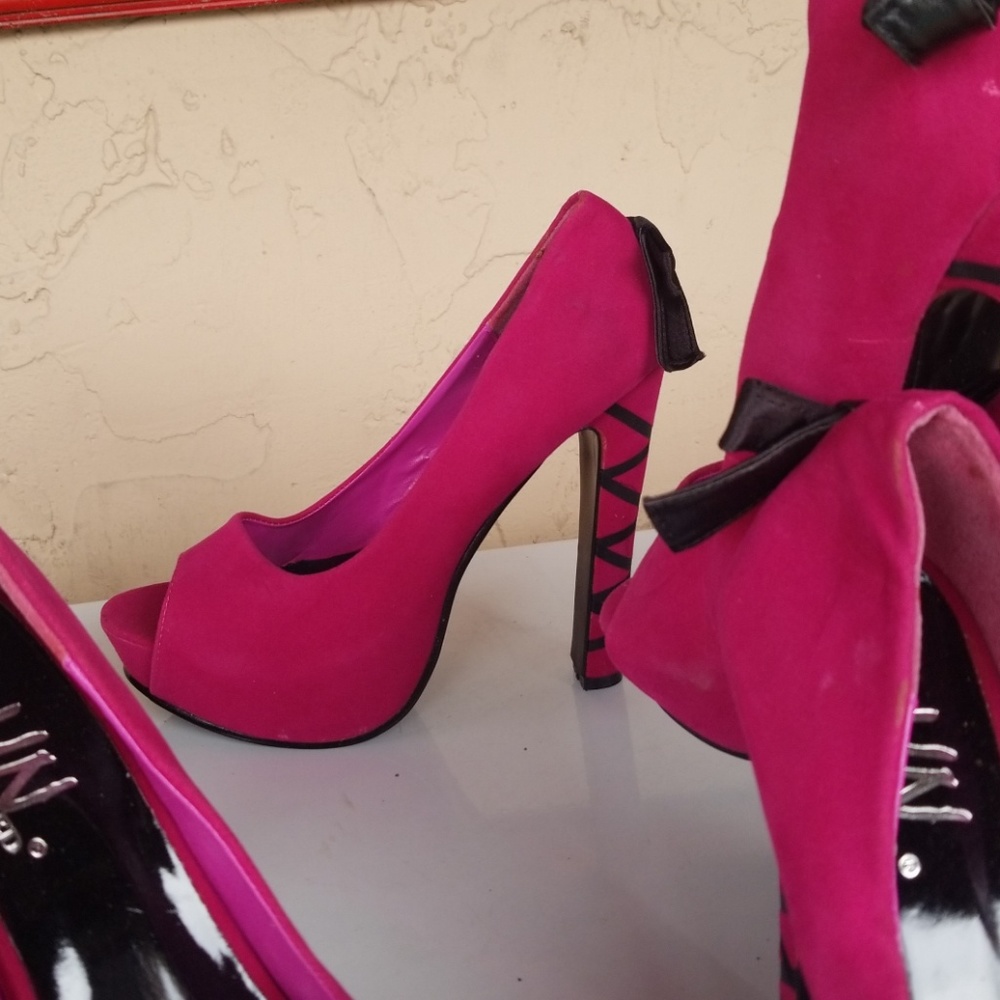 Heels - Picture 2 of 3